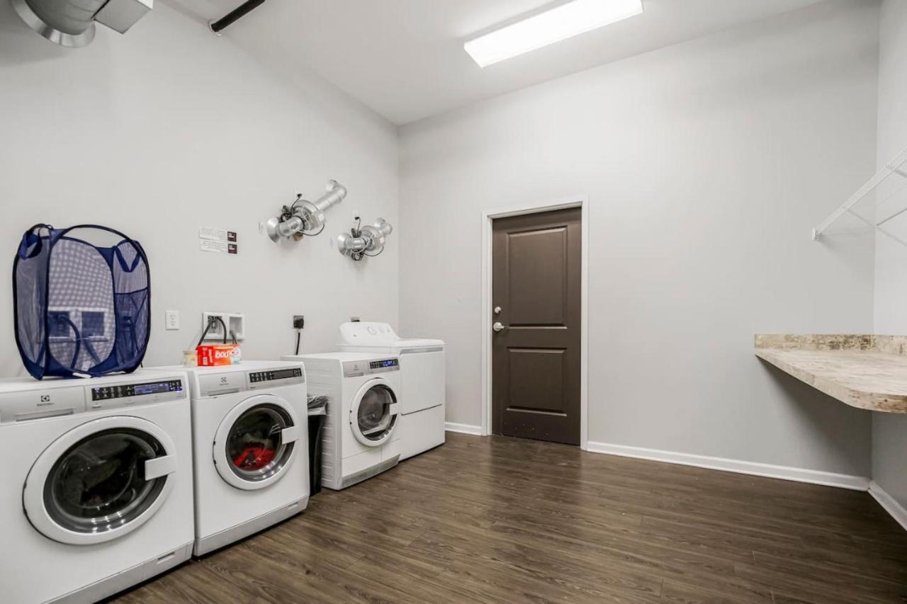 Classy 2br-parking, Rooftop,near Arrowhd & Tmobile *